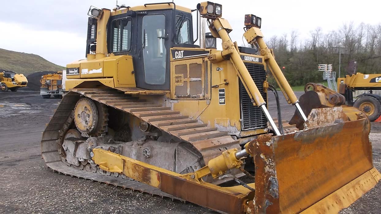 Photo of a 2007 Caterpillar D6R LGP III