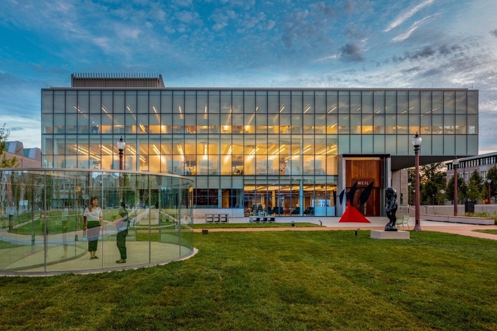 Brookings Hall on WashU's campus