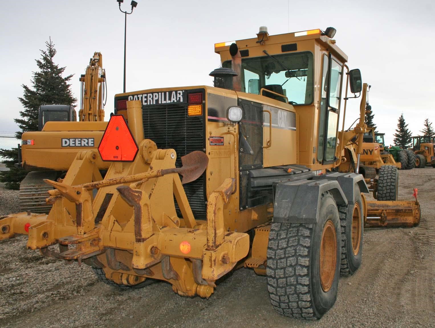 Photo of a 2004 Caterpillar 140H VHP PLUS