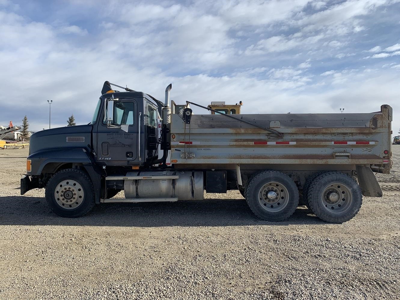 Photo of a 1999 Mack CH613