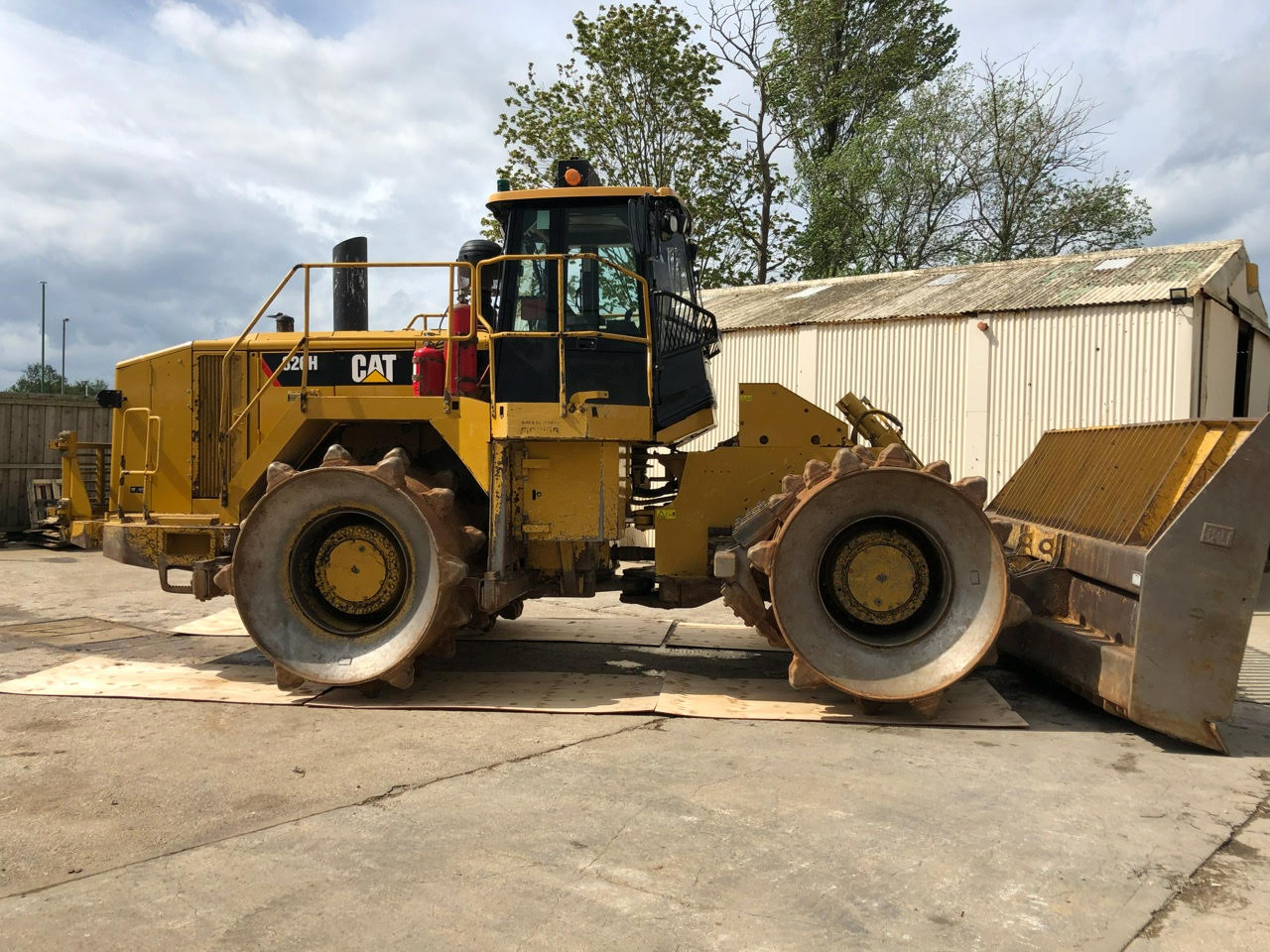 Photo of a 2012 Caterpillar 826H