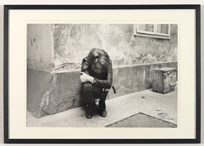 EXPORT VALIE_Zuhockung Squat Within_R2000.32_Color card.jpg
