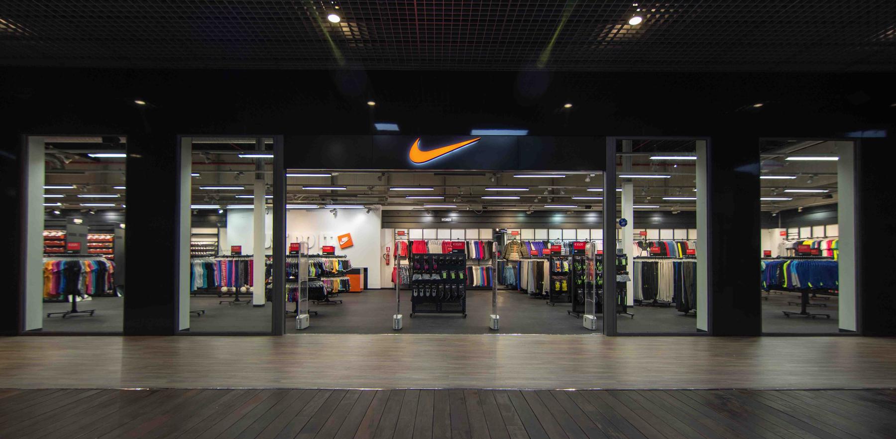 nike adidas outlet