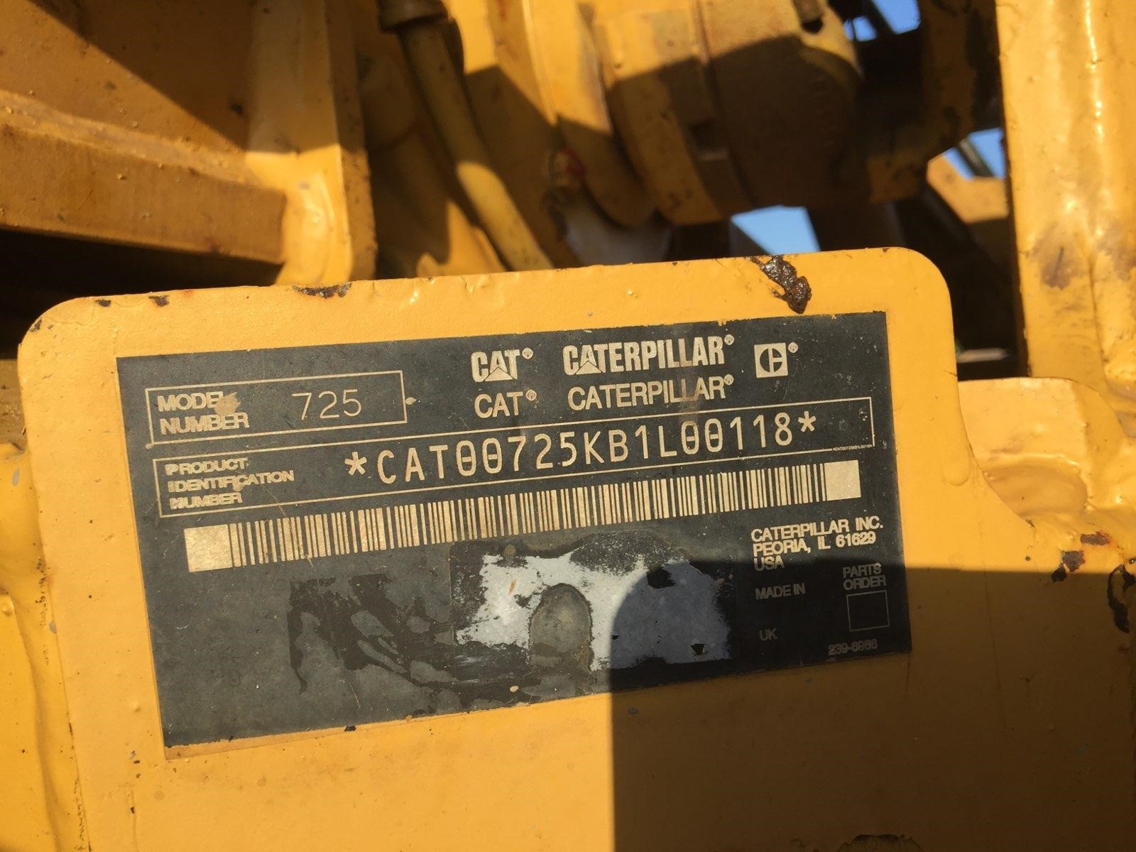 Photo of a 2005 Caterpillar 725