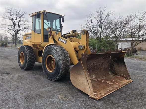 Photo of a 2000 John Deere 544H