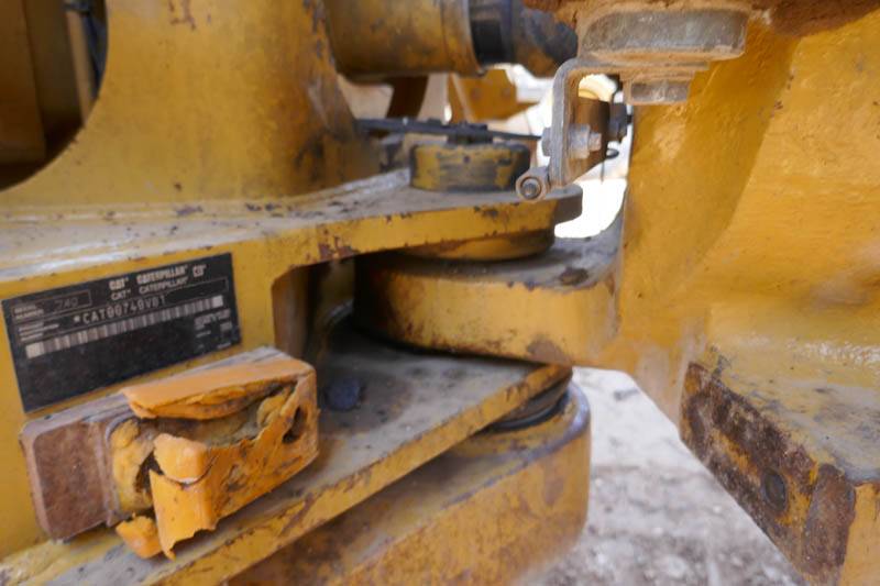 Photo of a 2006 Caterpillar 740