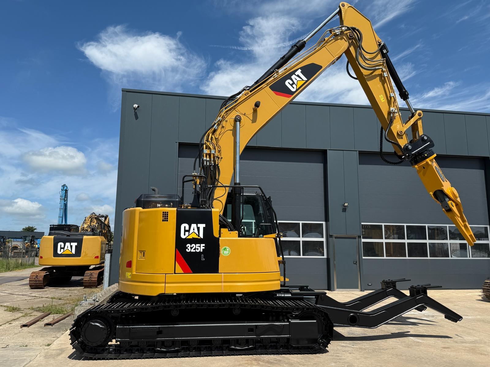 Used 2018 Caterpillar 325F L (AD) For Sale