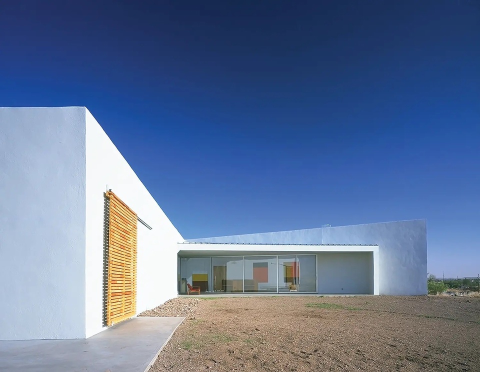 Exterior view of Mound House designed by Johnston Marklee & Associates