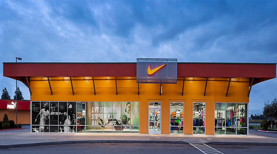 outlet nike toberin horario