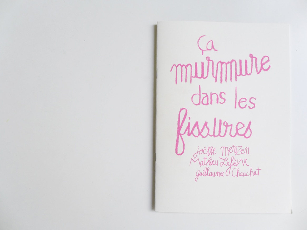 Ça Murmure Dans Les Fissures