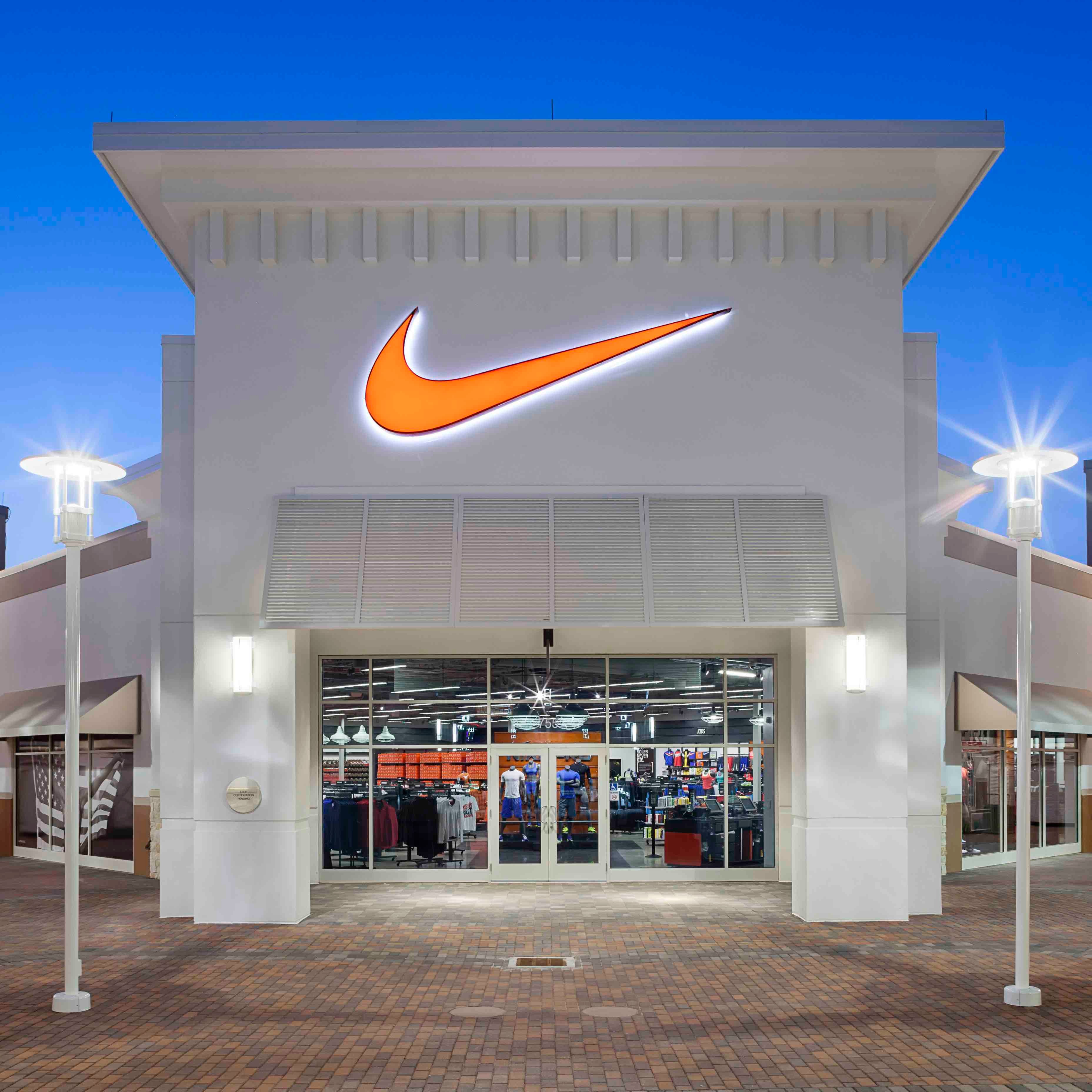 nike store plaza mayor