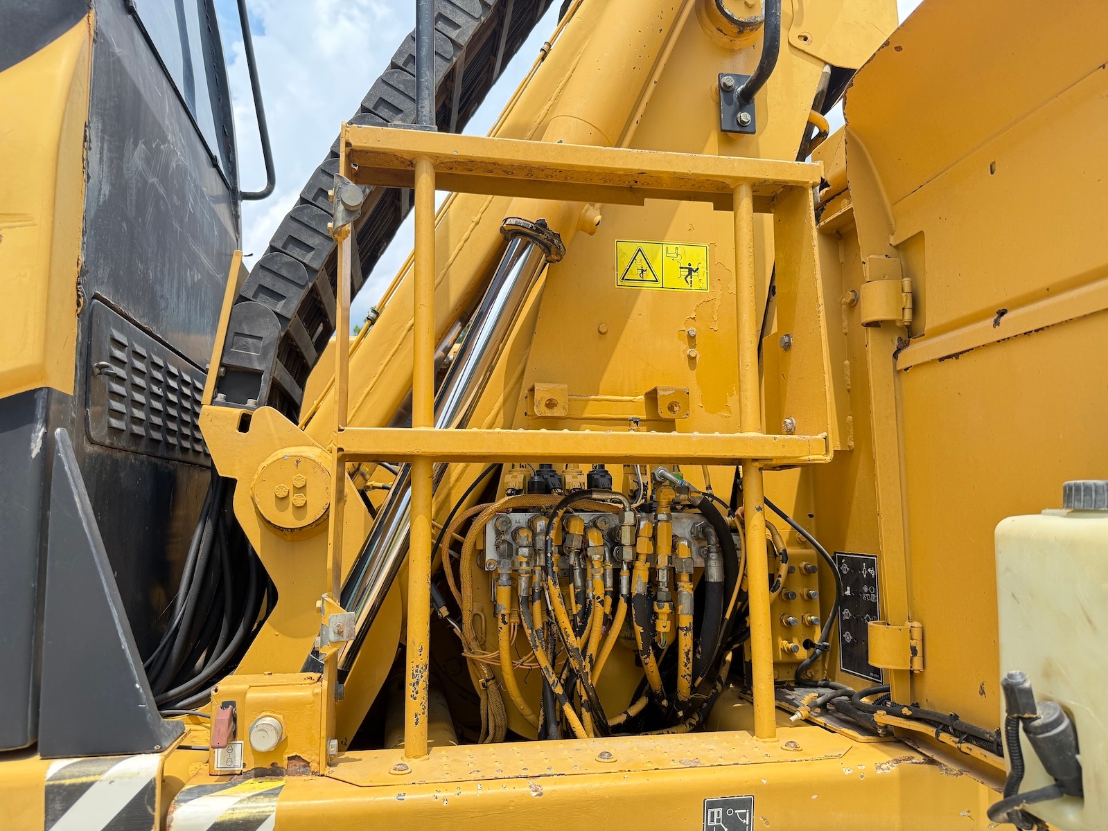 Used 2007 Caterpillar M322D MH For Sale