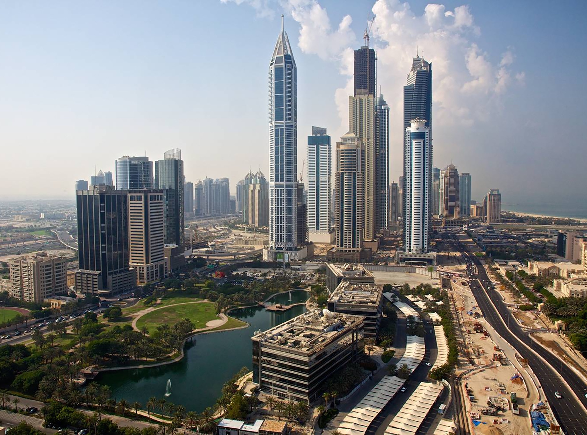 Дубай creek tower. Башня бурдж халифа в дубае. Дубай бурдж халифа ночью. Маяк халифа. Дубай здание бурдж халифа.