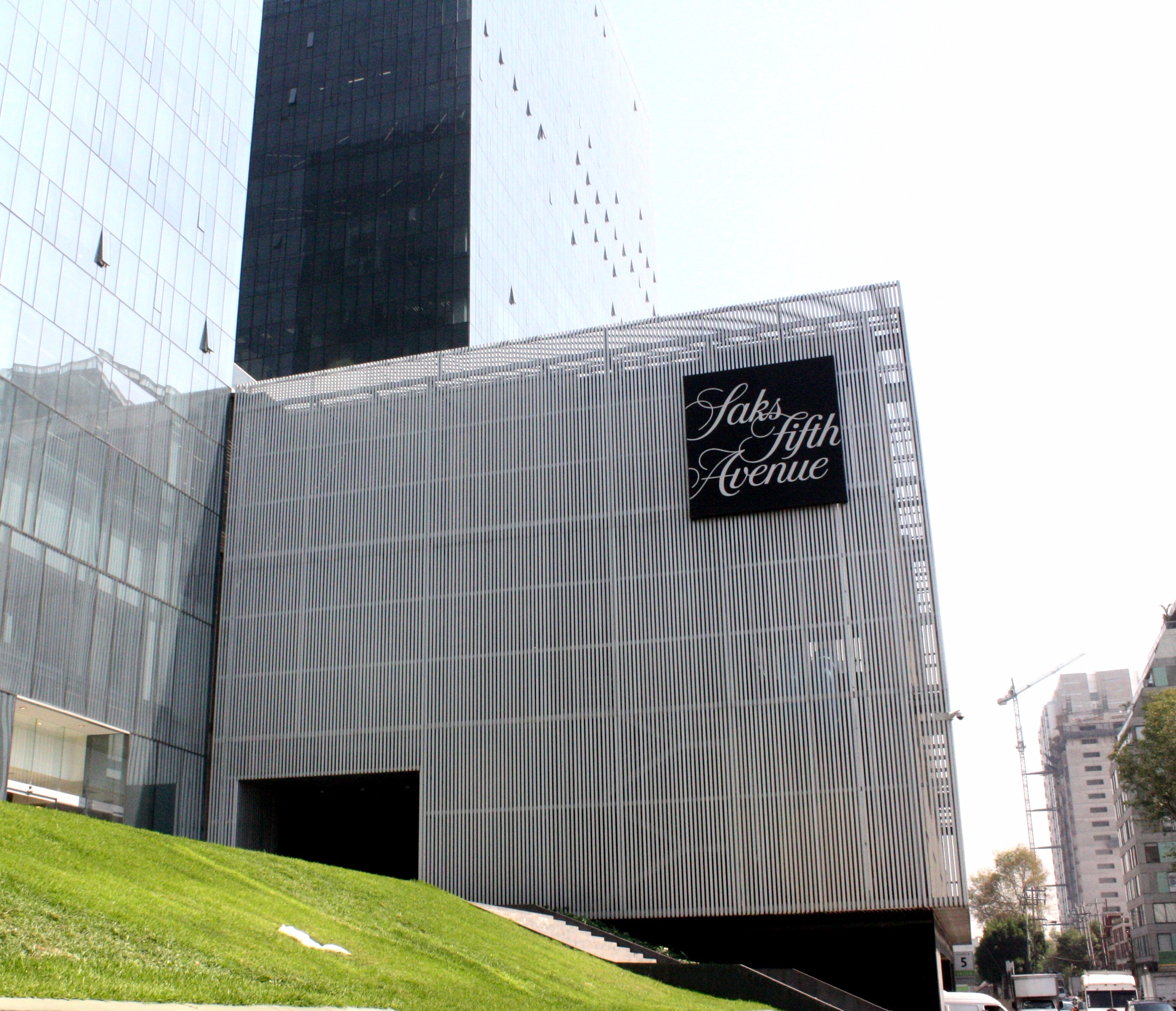 Saks Fifth Avenue says goodbye to Mexico