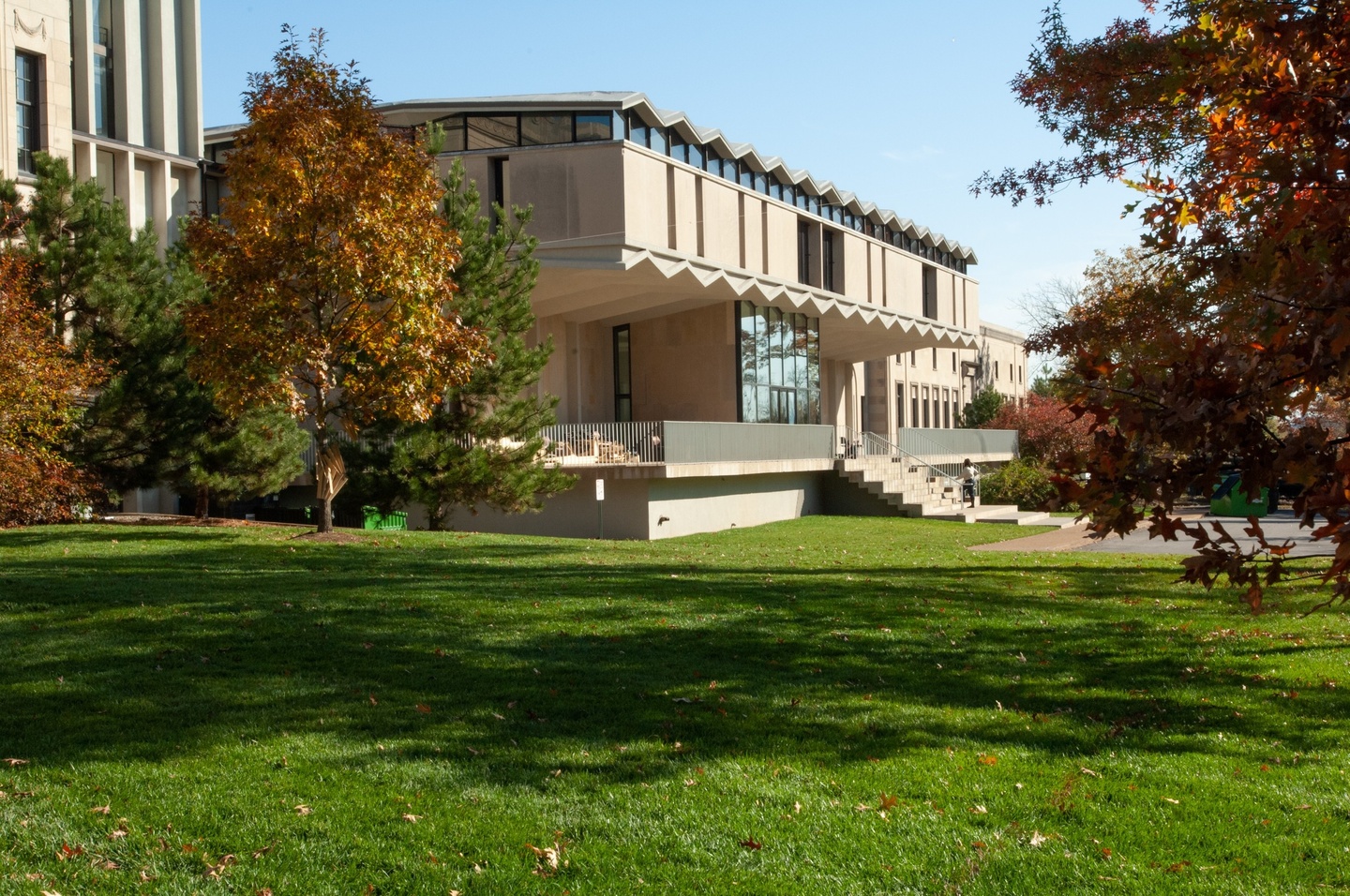 Exterior image of Steinberg Hall designed by Fumihiko Maki.