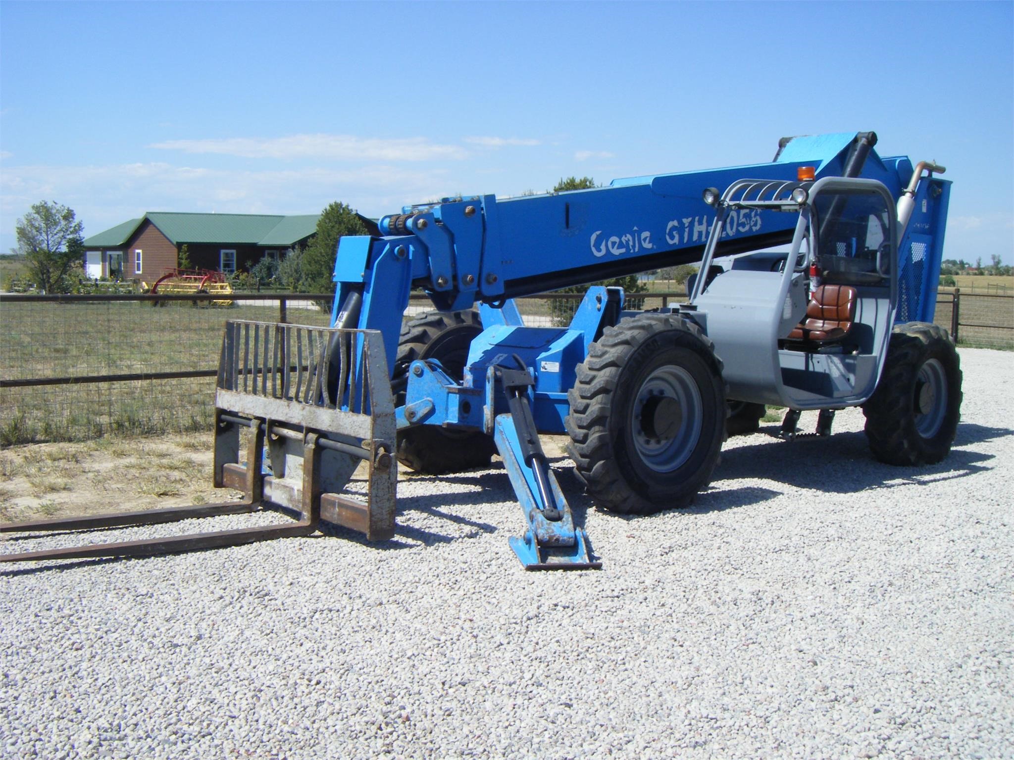Photo of a 2007 Genie GTH1056