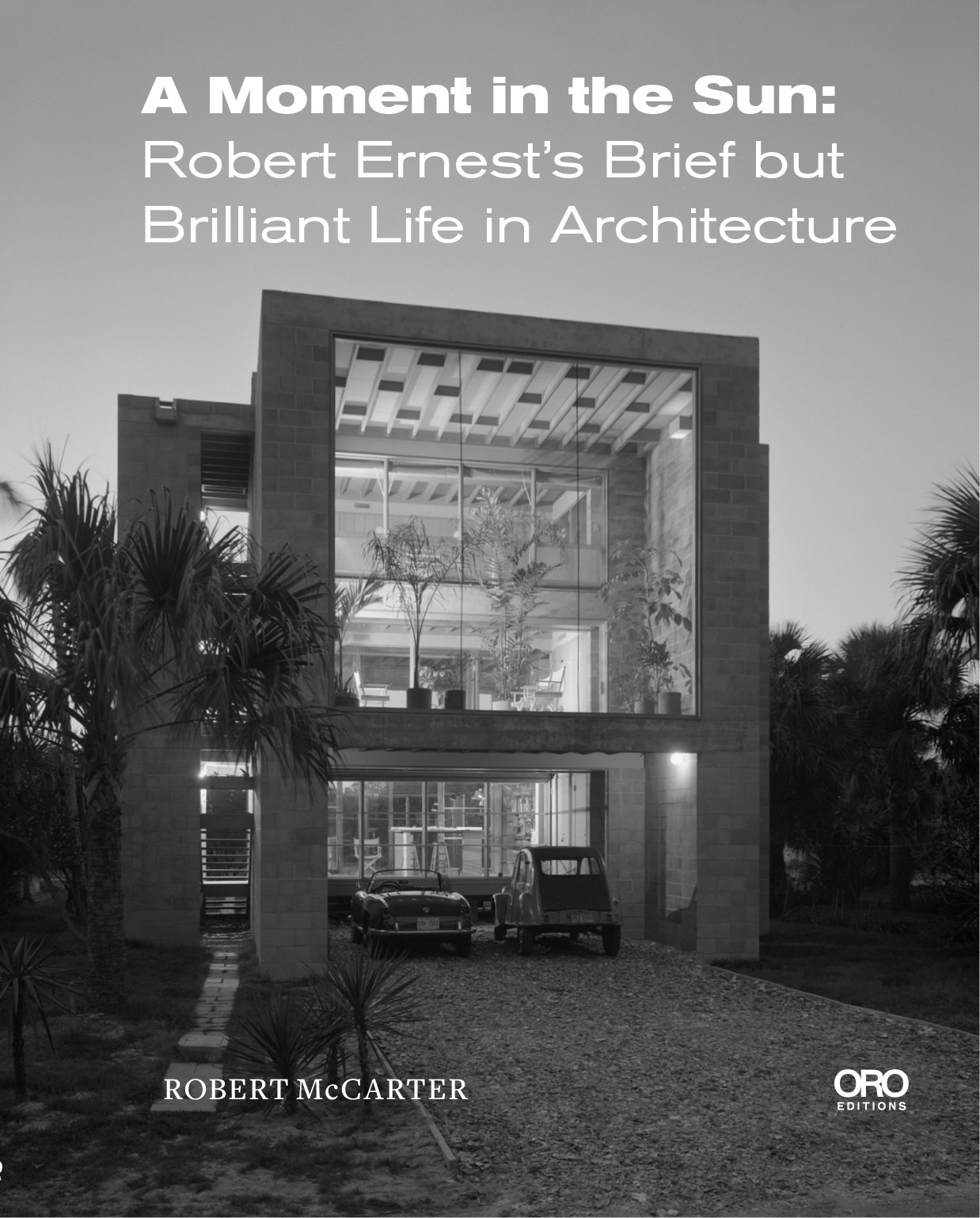book cover of A Moment in the Sun: Robert Ernest’s Brief but Brilliant Life in Architecture bu Robert McCarter