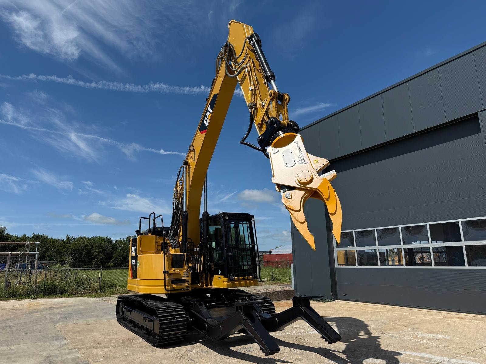Used 2018 Caterpillar 325F L (AD) For Sale