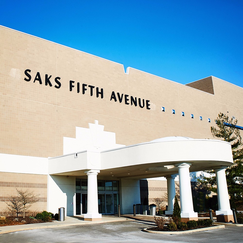 Indianapolis - Circa April 2018: Saks Fifth Avenue Mall Location