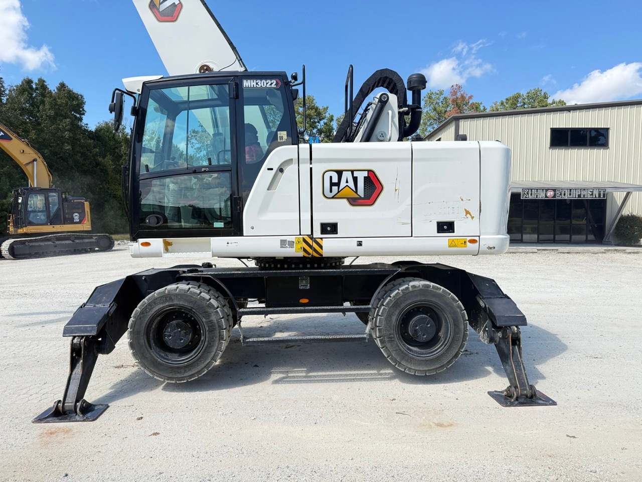 Used 2020 Caterpillar MH3022 For Sale