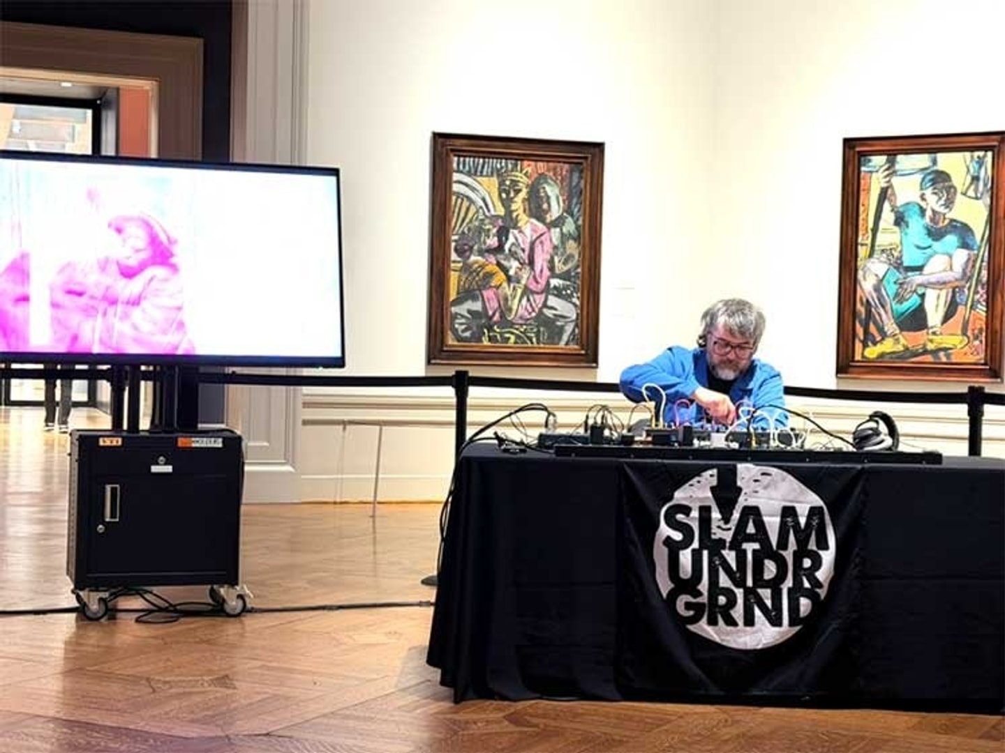 Chavez performing at St Louis Art Museum