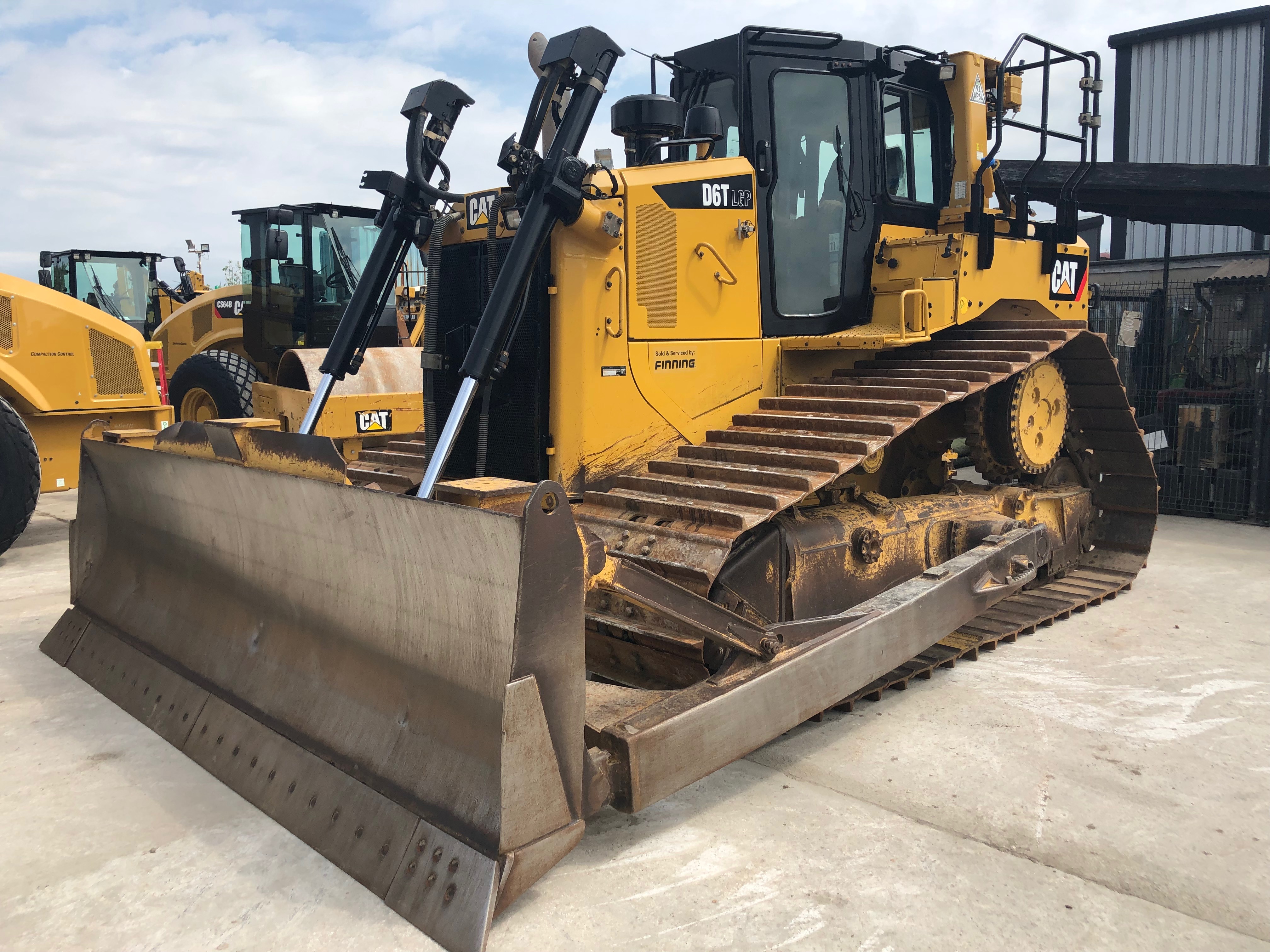 Photo of a 2016 Caterpillar D6T LGP