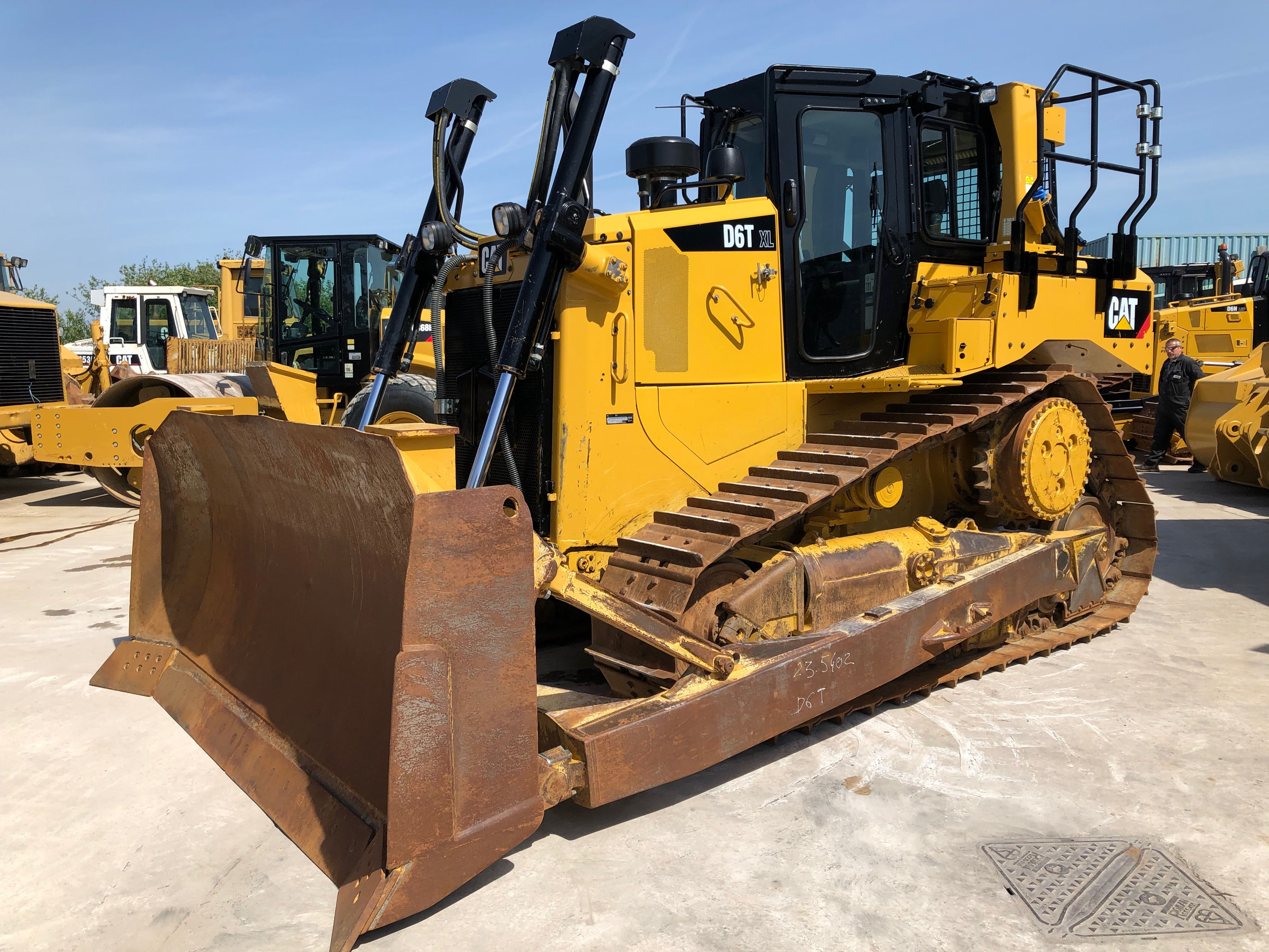 Photo of a 2016 Caterpillar D6T XL