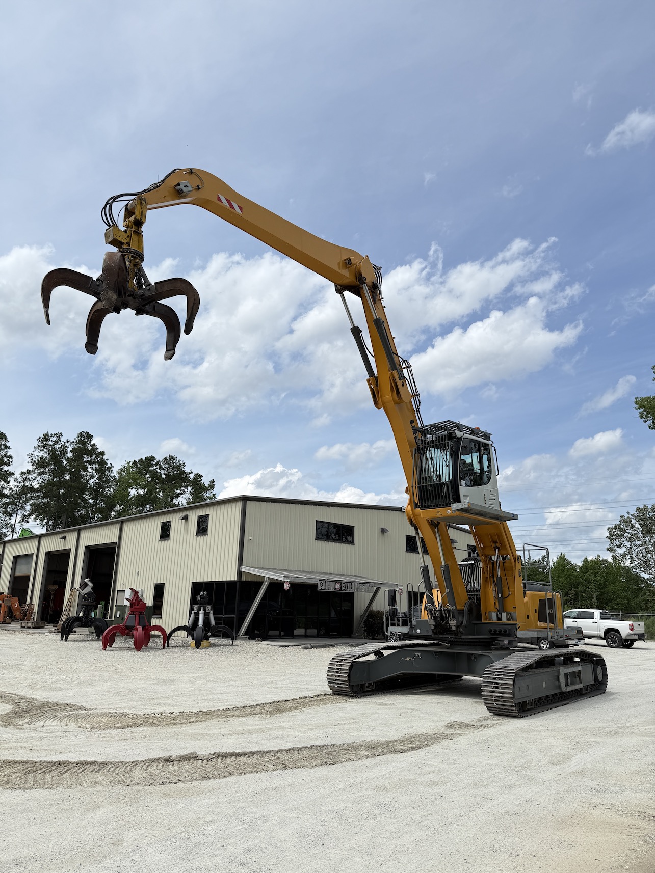 Photo of a 2019 Liebherr LH30C