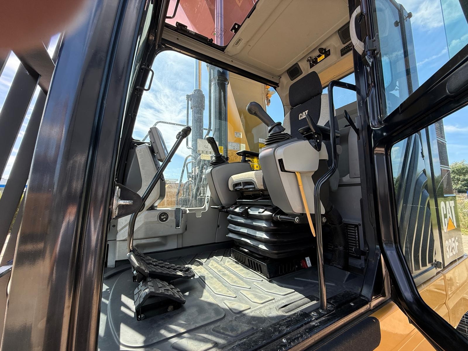 Used 2018 Caterpillar 325F L (AD) For Sale