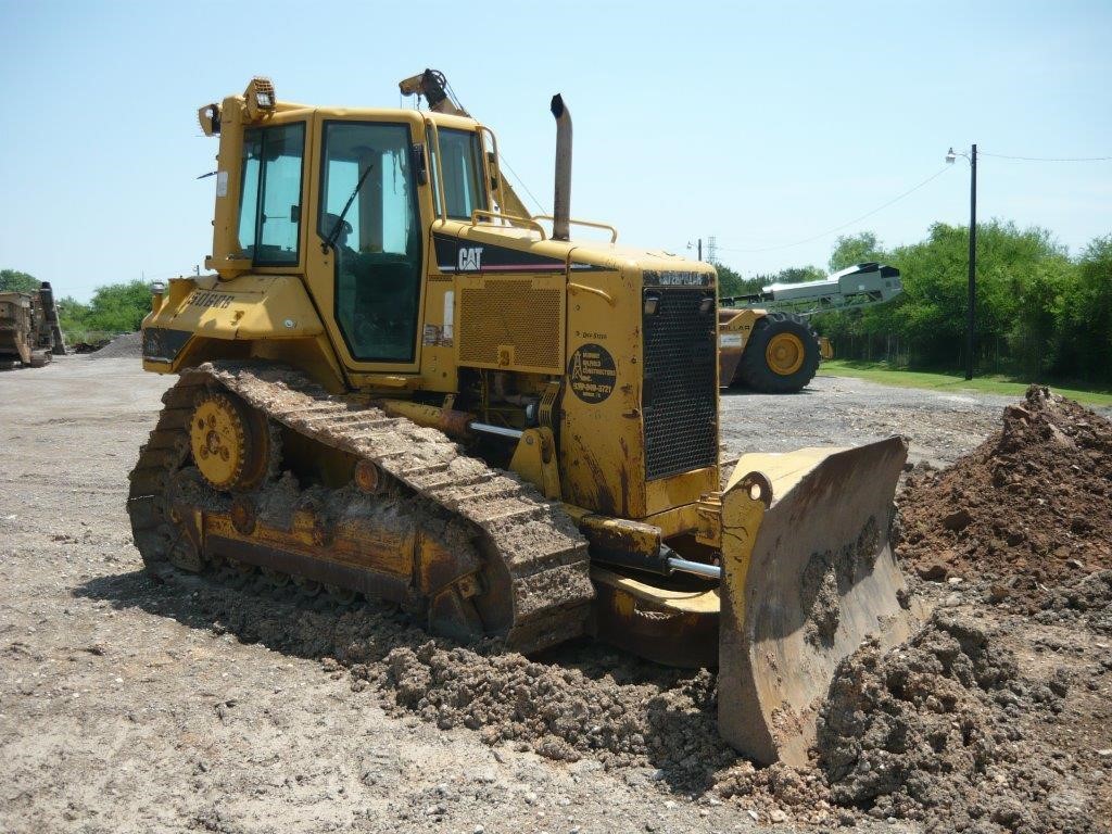 Photo of a 2004 Caterpillar D6N XL