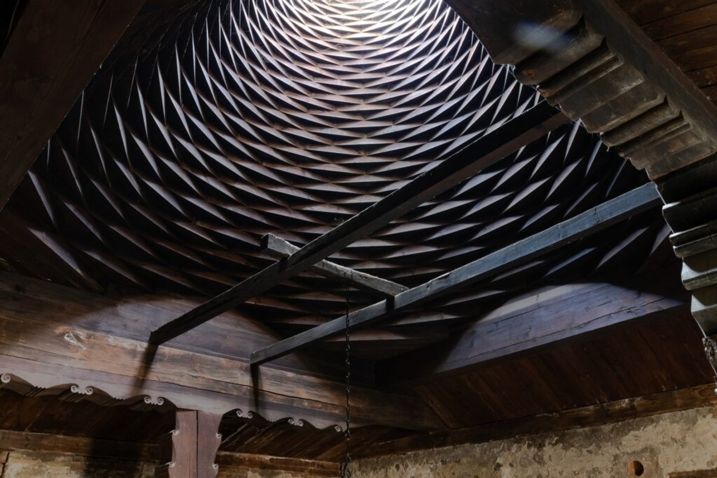 tall textured open ceiling