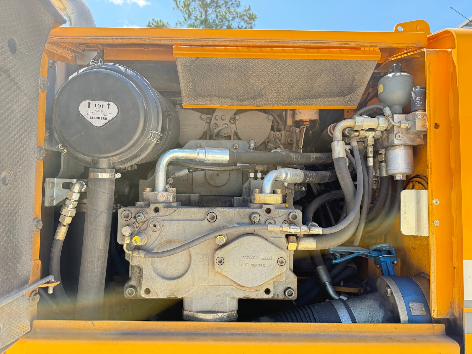 Used 2012 Liebherr A904C MH For Sale