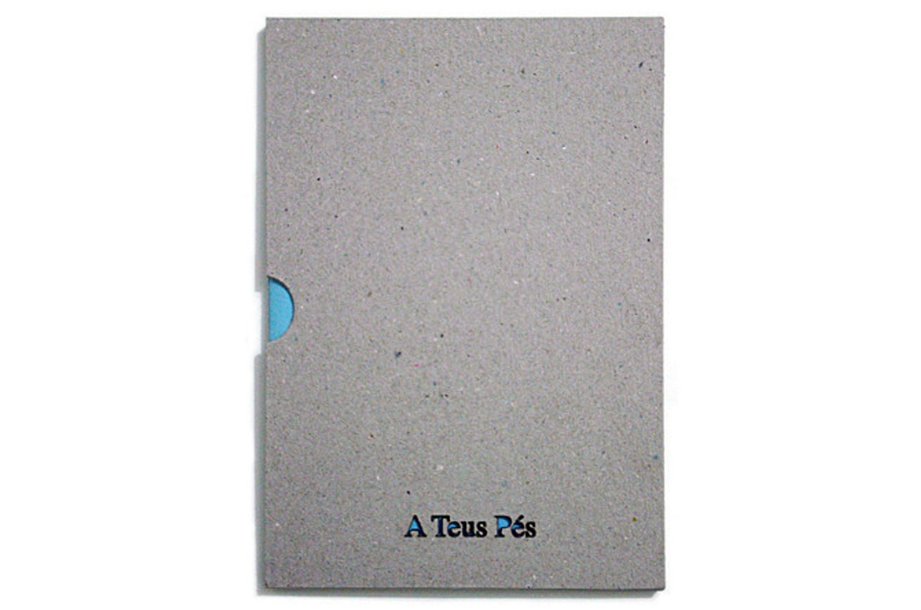 A Teus Pés