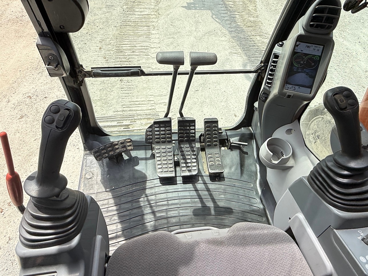 Used 2019 Hitachi ZX210LC-6 For Sale