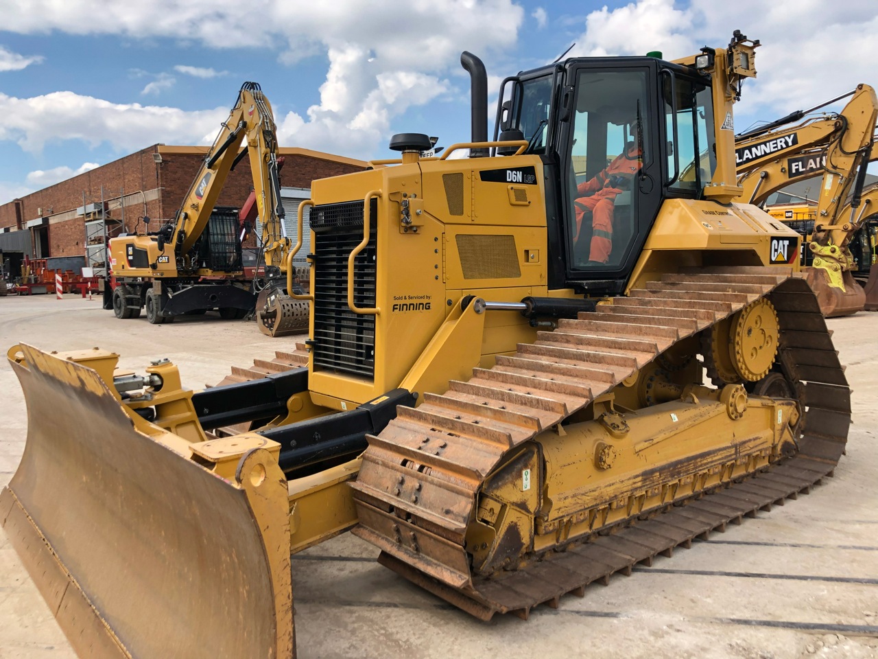 Photo of a 2017 Caterpillar D6N LGP