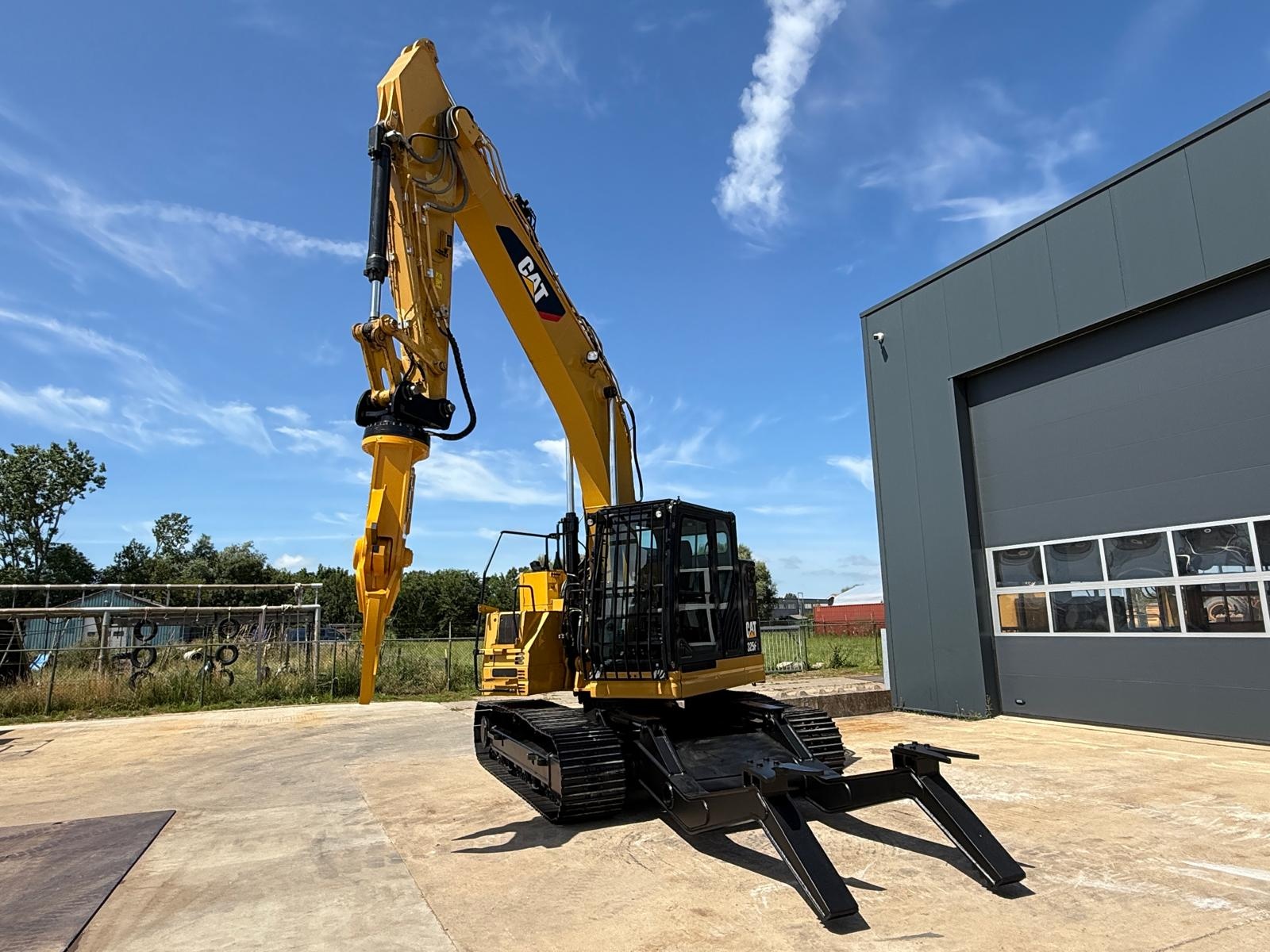 Used 2018 Caterpillar 325F L (AD) For Sale