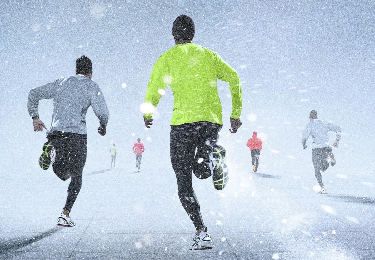 Illustration of runners on a snowy and windy day